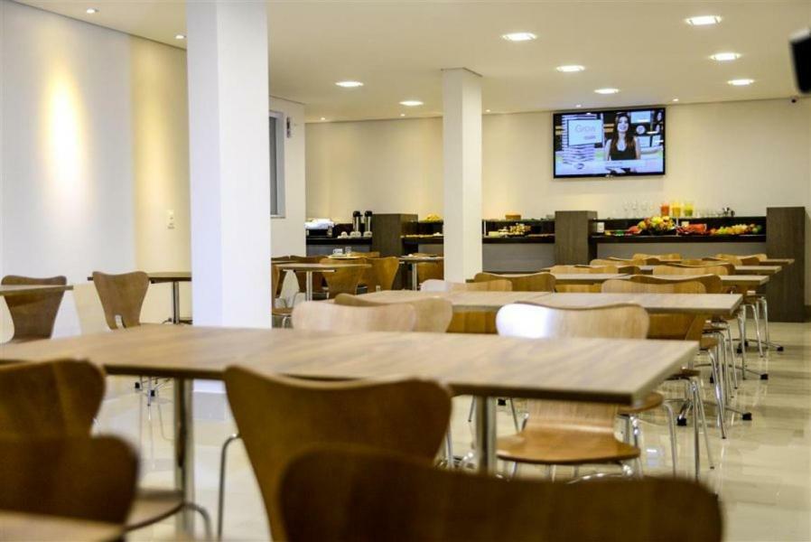 Grand Cafe Hotel Маньюасу Экстерьер фото
